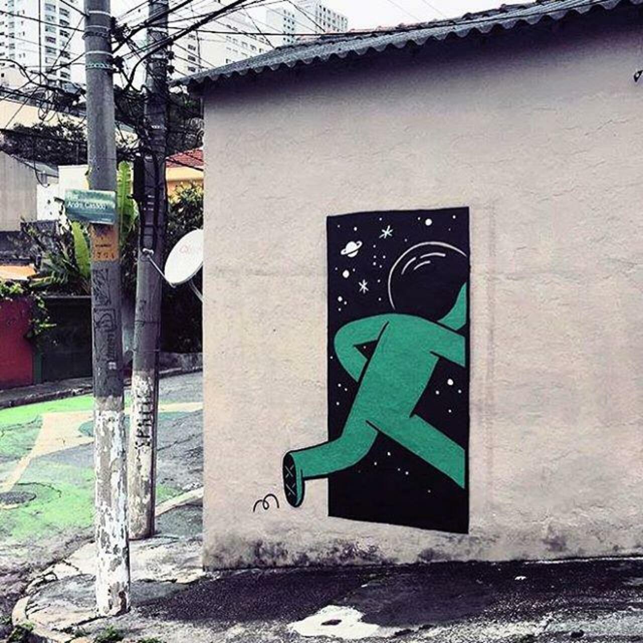 New art work from Muretz in Brazil. #StreetArt #Graffiti #Mural http://t.co/juhvZ06n1i