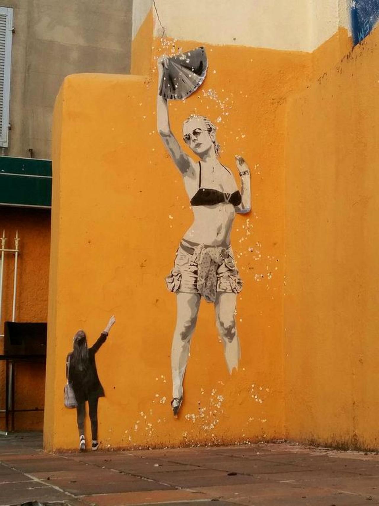 Street Art by anonymous in #Marseille http://www.urbacolors.com #art #mural #graffiti #streetart http://t.co/VoRmSvZ3Yj