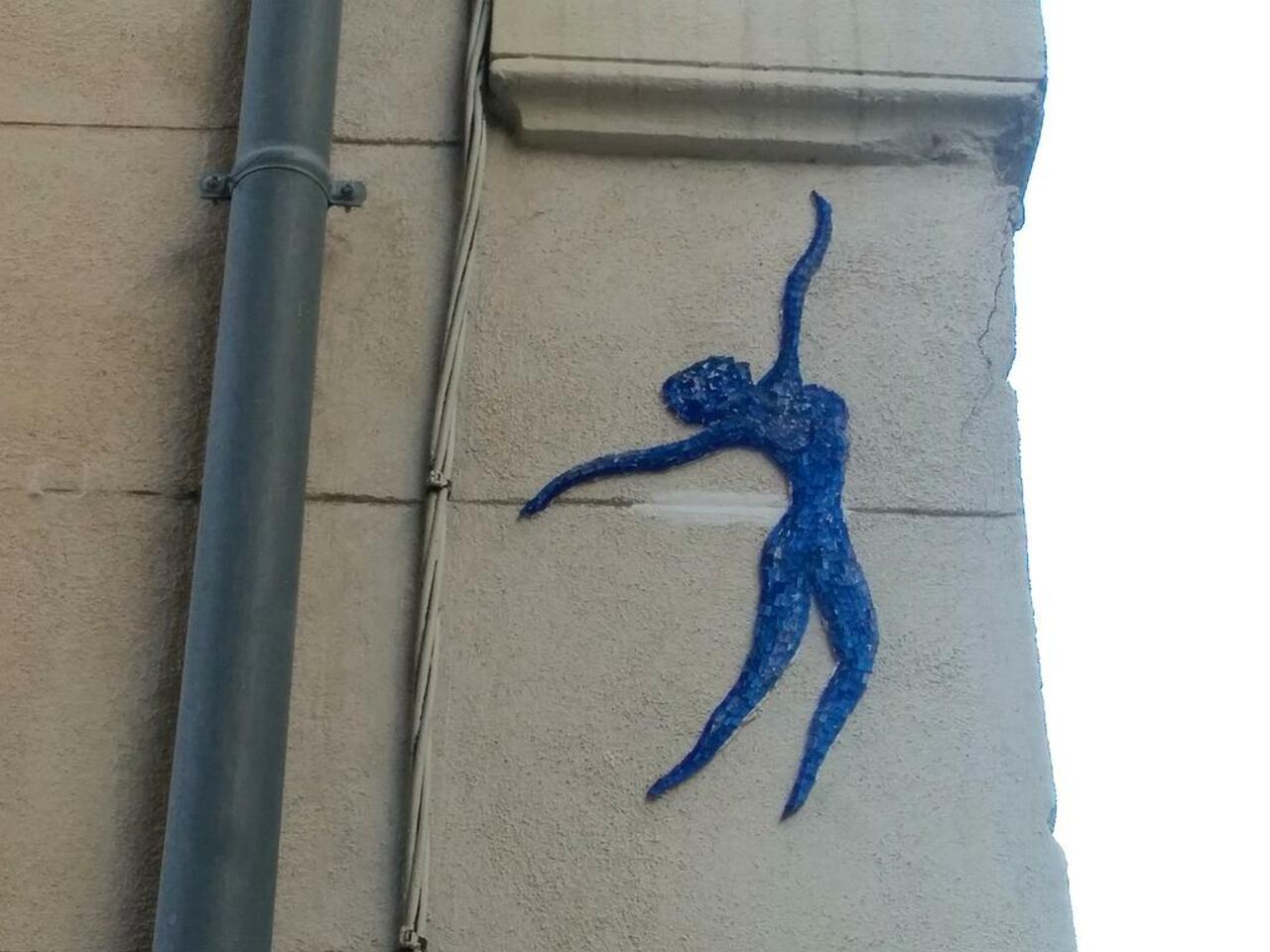 Street Art by anonymous in #Marseille http://www.urbacolors.com #art #mural #graffiti #streetart http://t.co/EvSadszrSJ