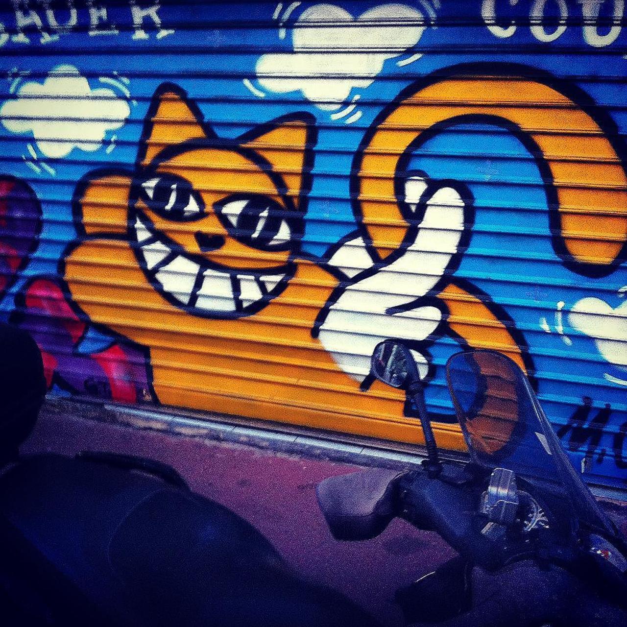 circumjacent_fr: #Paris #graffiti photo by anne__sofy http://ift.tt/1P5tlUI #StreetArt http://t.co/qeUIU8OufZ