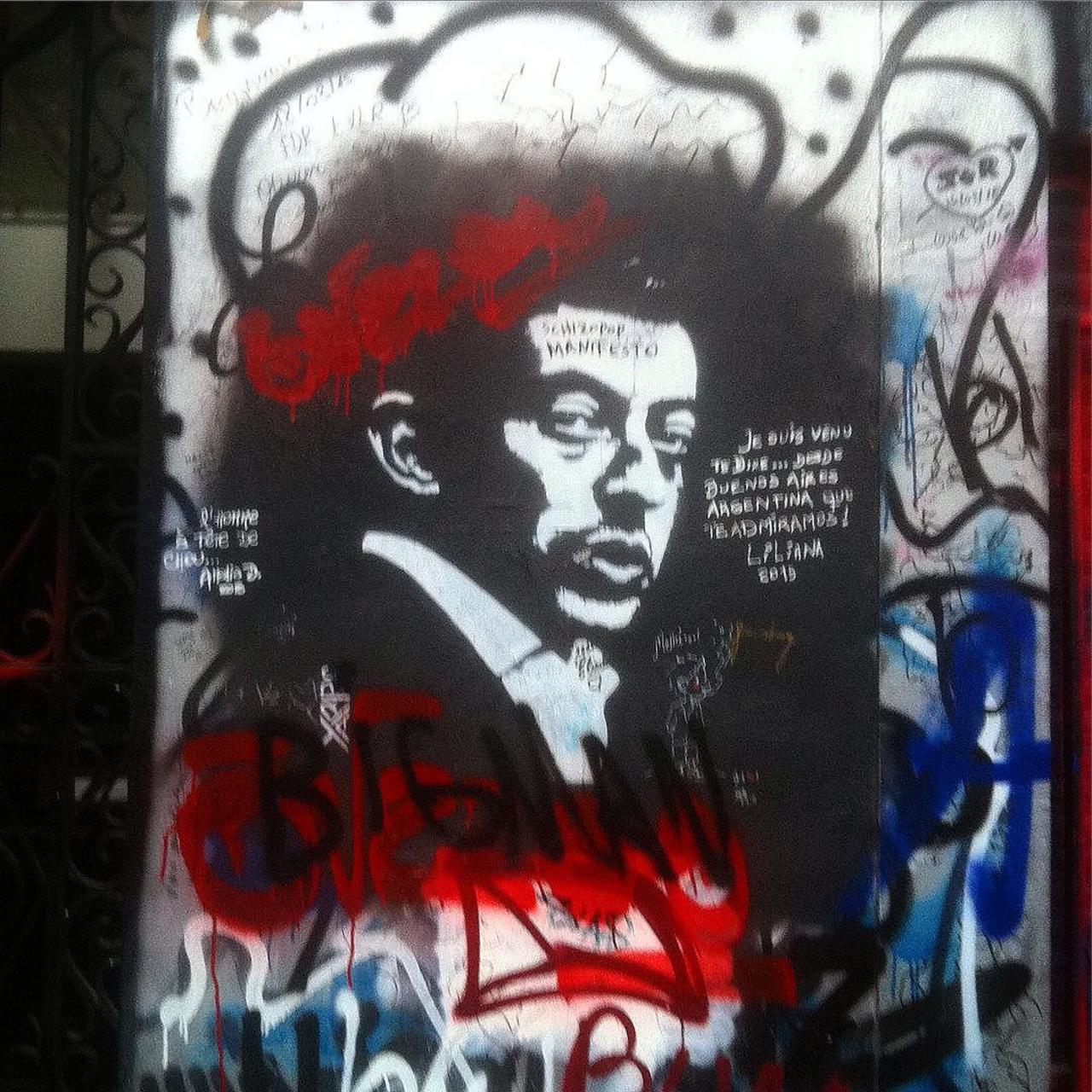 #Paris #graffiti photo by @vgsman http://ift.tt/1JYCMxw #StreetArt http://t.co/T8sGb0rJAQ