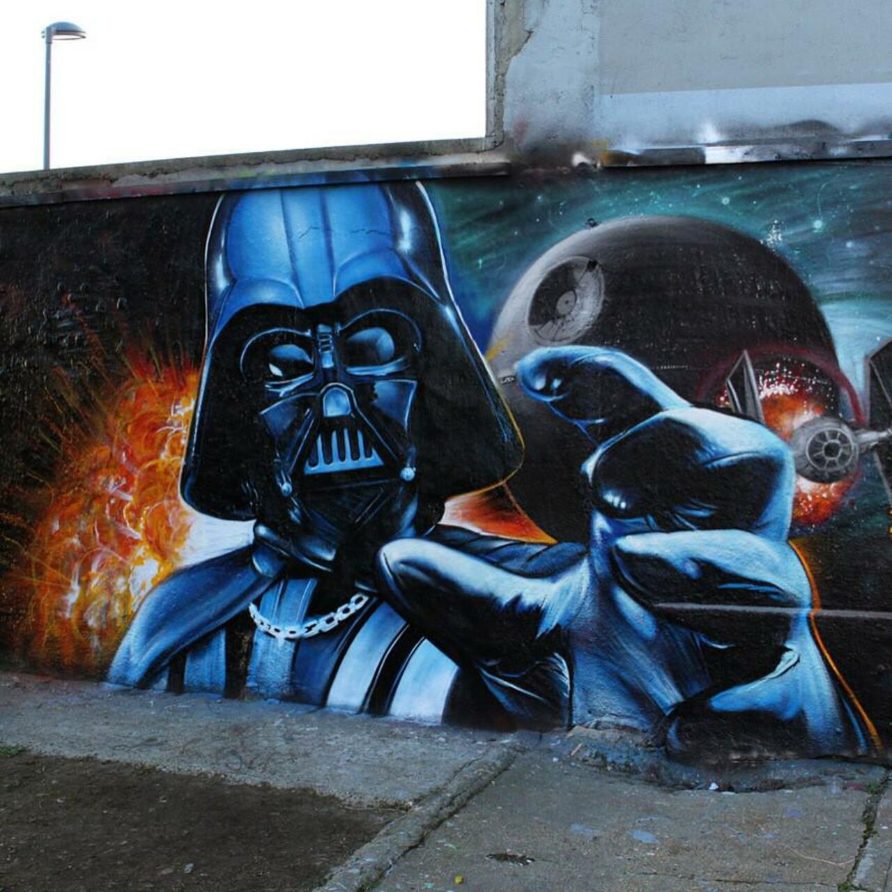 RT @QueGraffiti: Darth Vader 
Artista: FlowOne
París, France.
#art #streetart #mural #graffiti http://t.co/x9FyJw9xyg