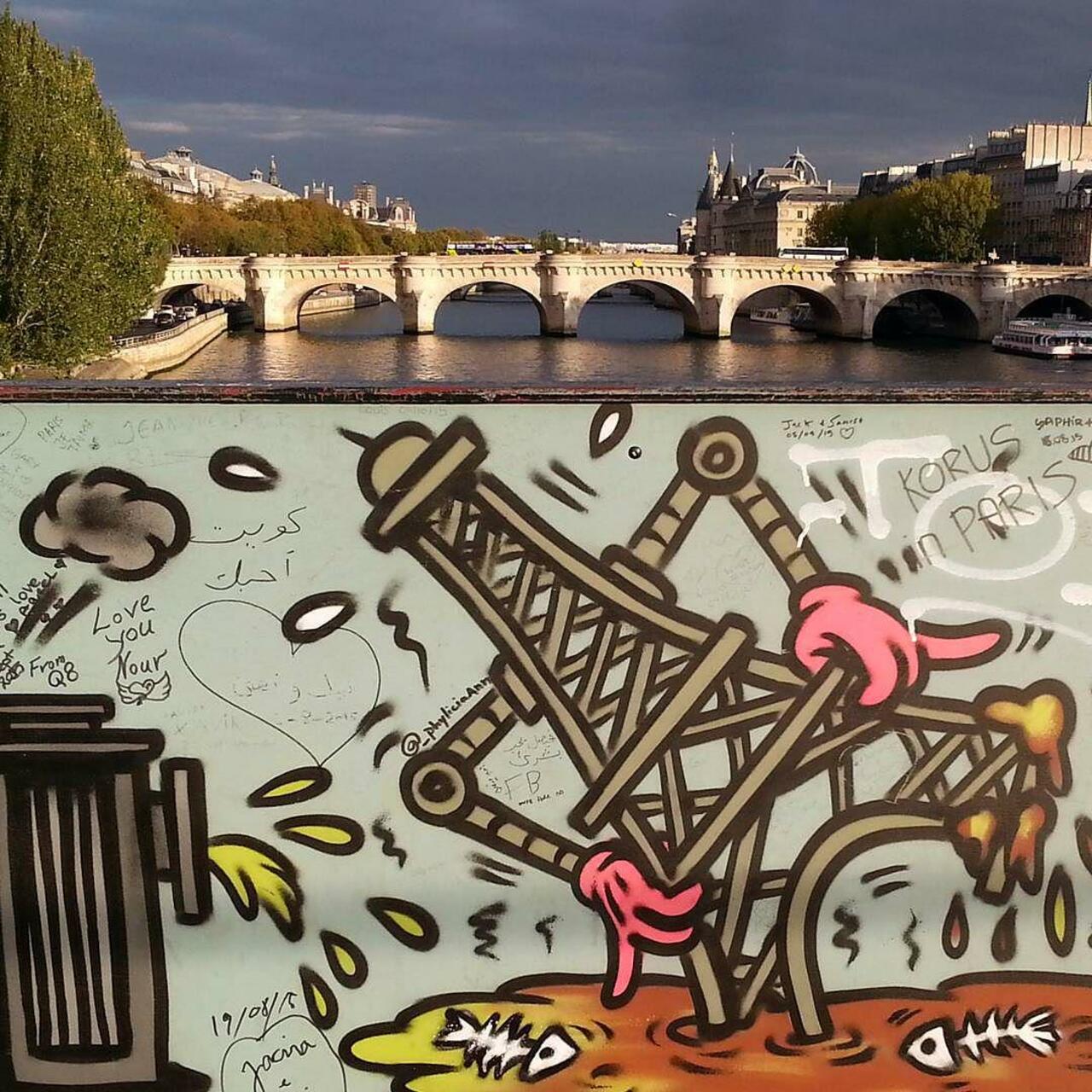 #Paris #graffiti photo by @fotoflaneuse http://ift.tt/1JYCMxA #StreetArt http://t.co/PWlLaD09Gr