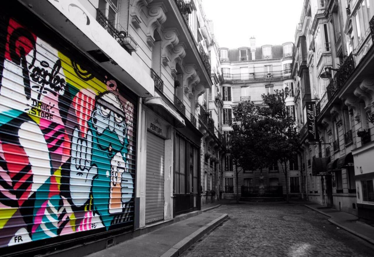 Street Art (from my 24h in Paris).

#France #Paris #graffiti #streetart #parisian #street #photography #photo #arts http://t.co/djGMBXEPq5