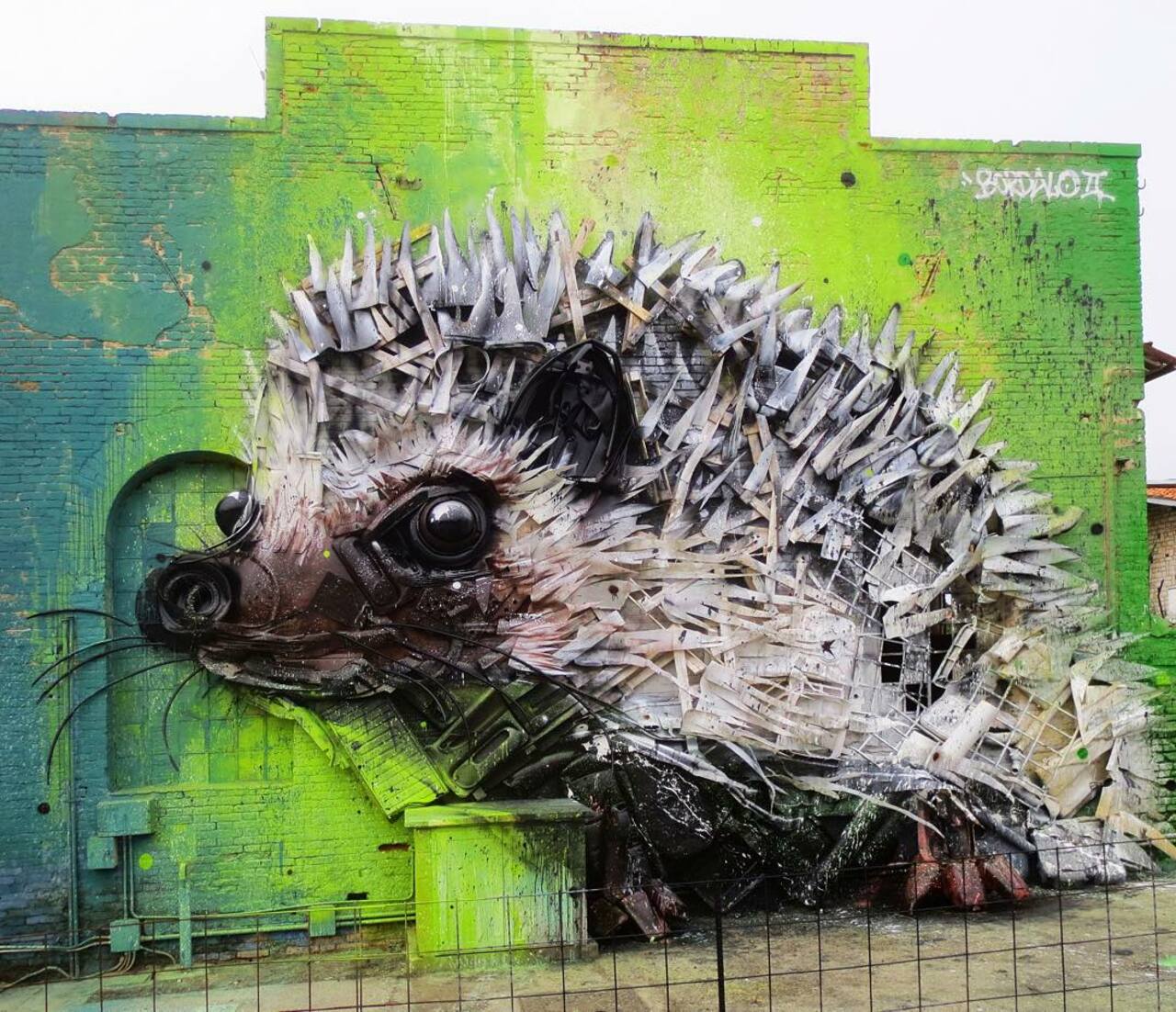 Something new from Bordalo II made using trash and found materials in Este, Italy. #StreetArt #Graffiti #Mural http://t.co/coFoy4NhqS
