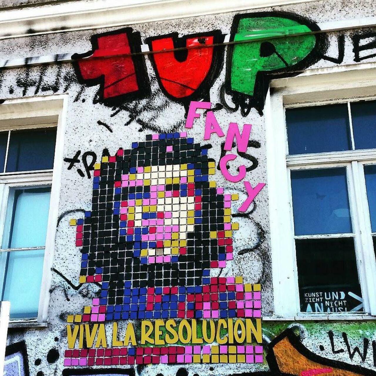 RT @StArtEverywhere: Viva la resolucion! 
#Graffiti #instadaily #instaphoto #streetart #streetartberlin #Berlin #Germany #streetartphoto… http://t.co/6sCU9WJ0kl