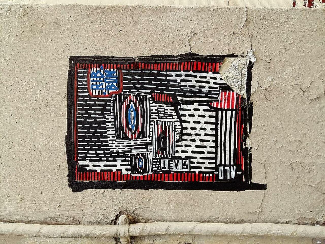 Street Art by alo_art in #Paris http://www.urbacolors.com #art #mural #graffiti #streetart http://t.co/G027u7JSGB