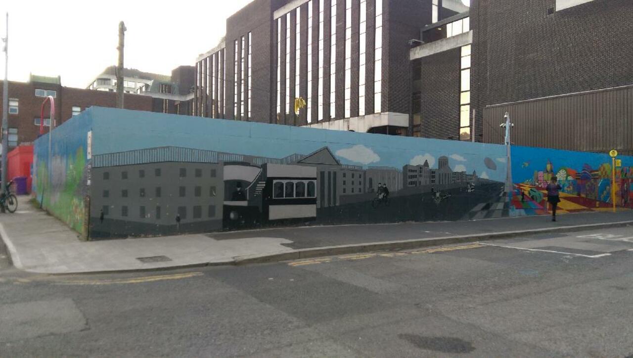 ...more Dublin street art. #streetart #Dublin #graffiti http://t.co/YfxU9NGGF0