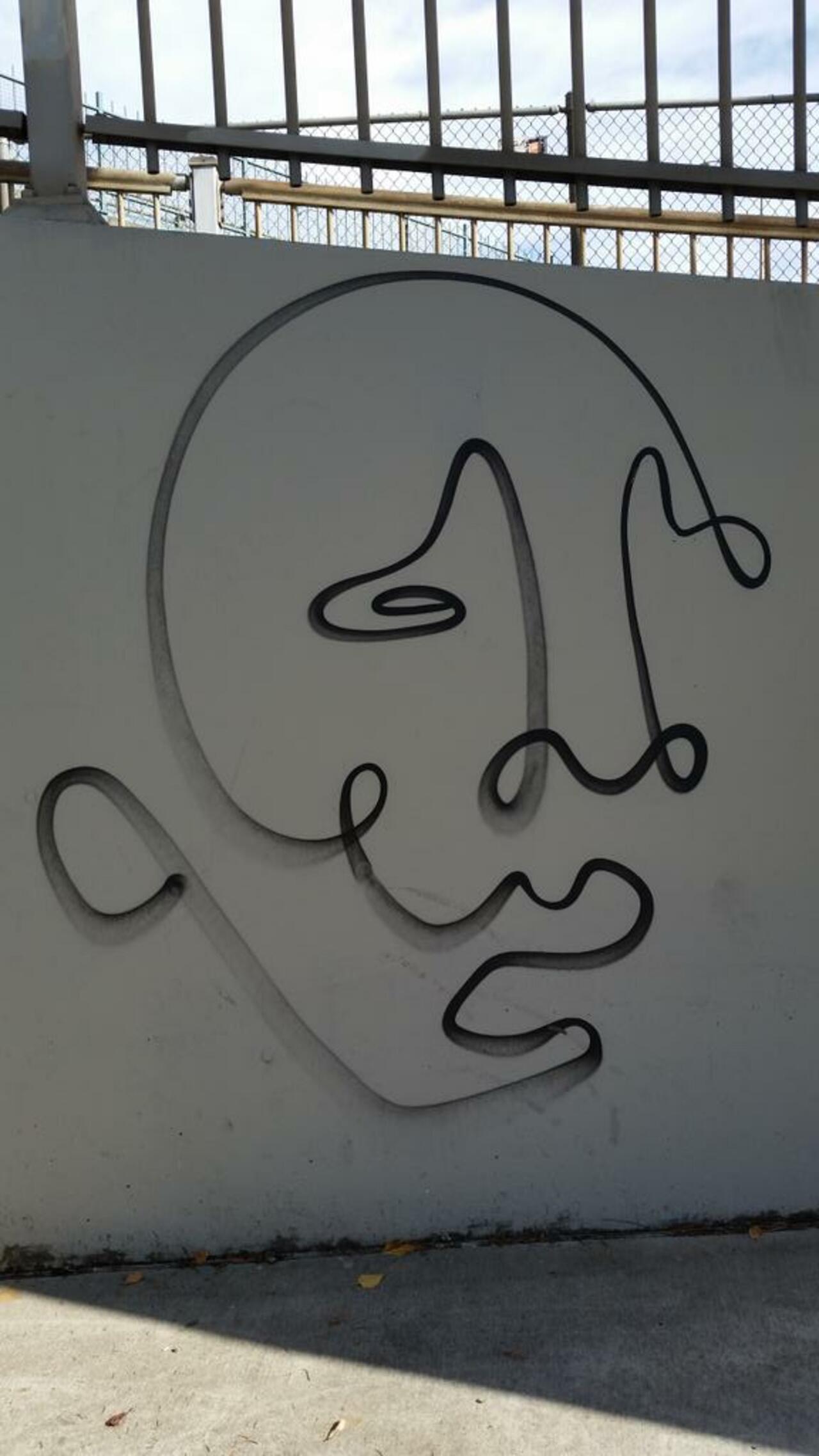 Squiggle drawing #graffiti #streetart http://t.co/SXCdnyCt4N