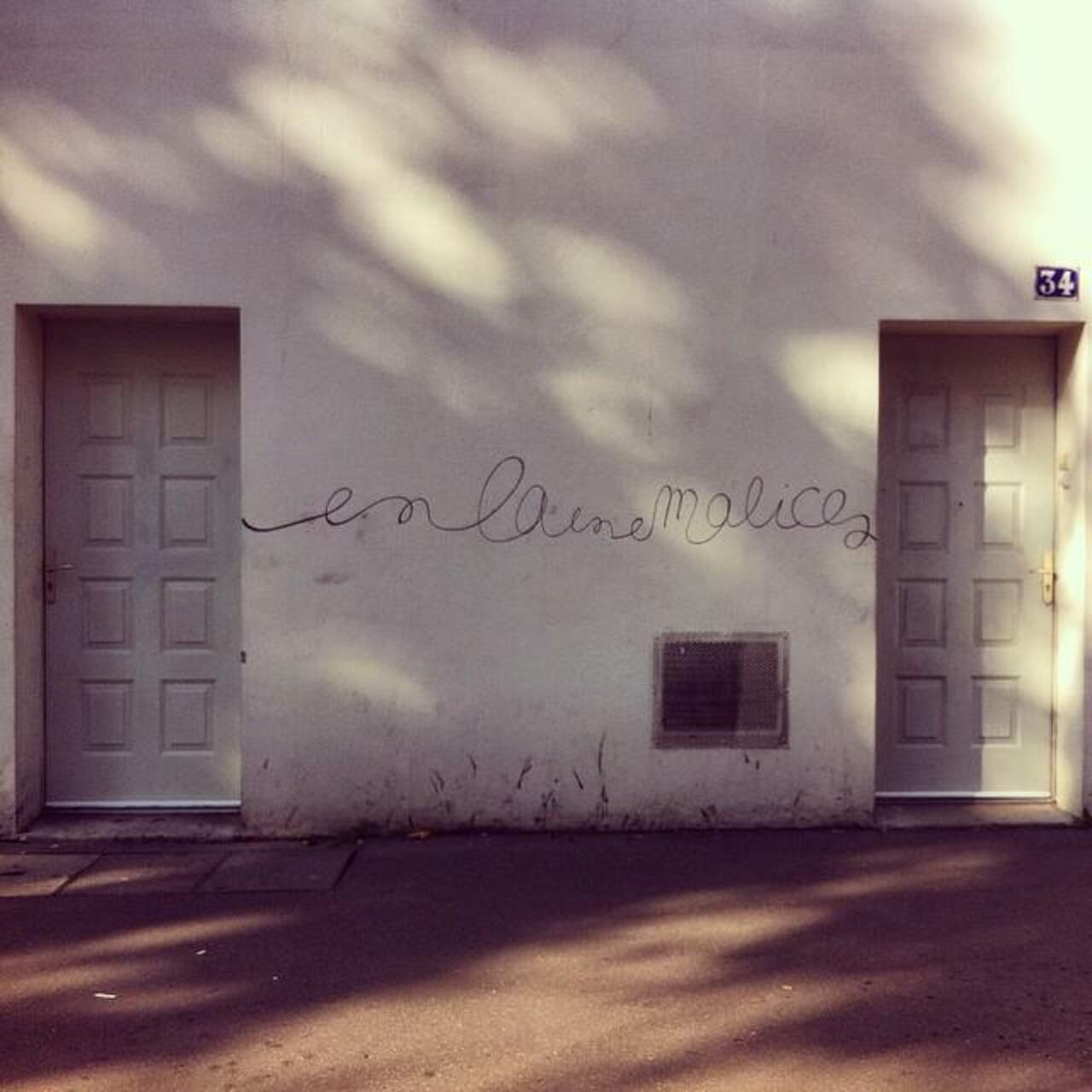 #Paris #graffiti photo by @benstagramin http://ift.tt/1WVlD0M #StreetArt http://t.co/RMvYrMsqPm