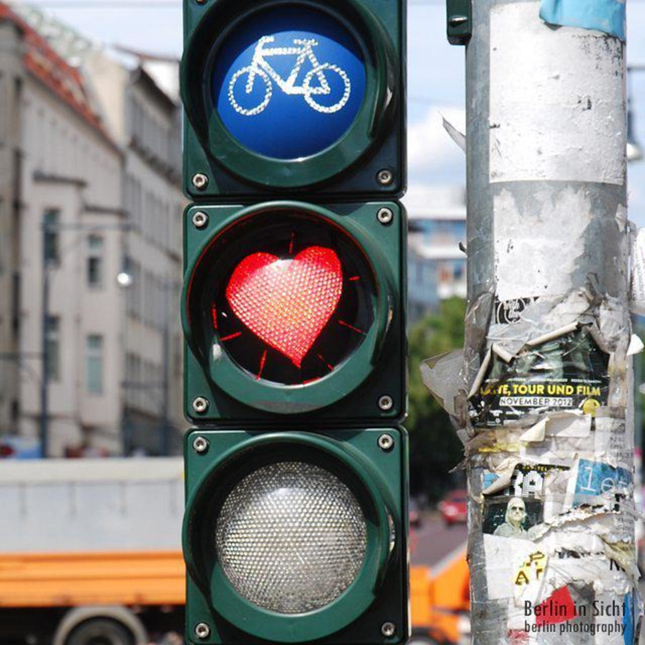 Love in Berlin
#love #heart #Streetart #streetartberlin #graffitiberlin #graffiti #fol2015 #berlininsicht  #berlinl… http://t.co/wG2zvIxXFT