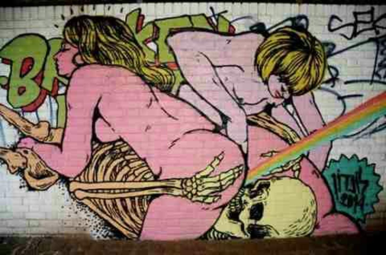 Artist Broken Fingaz #brokenfingaz #wallart #graffiti #graffitiart #streetart http://t.co/MNFUI7mN25
