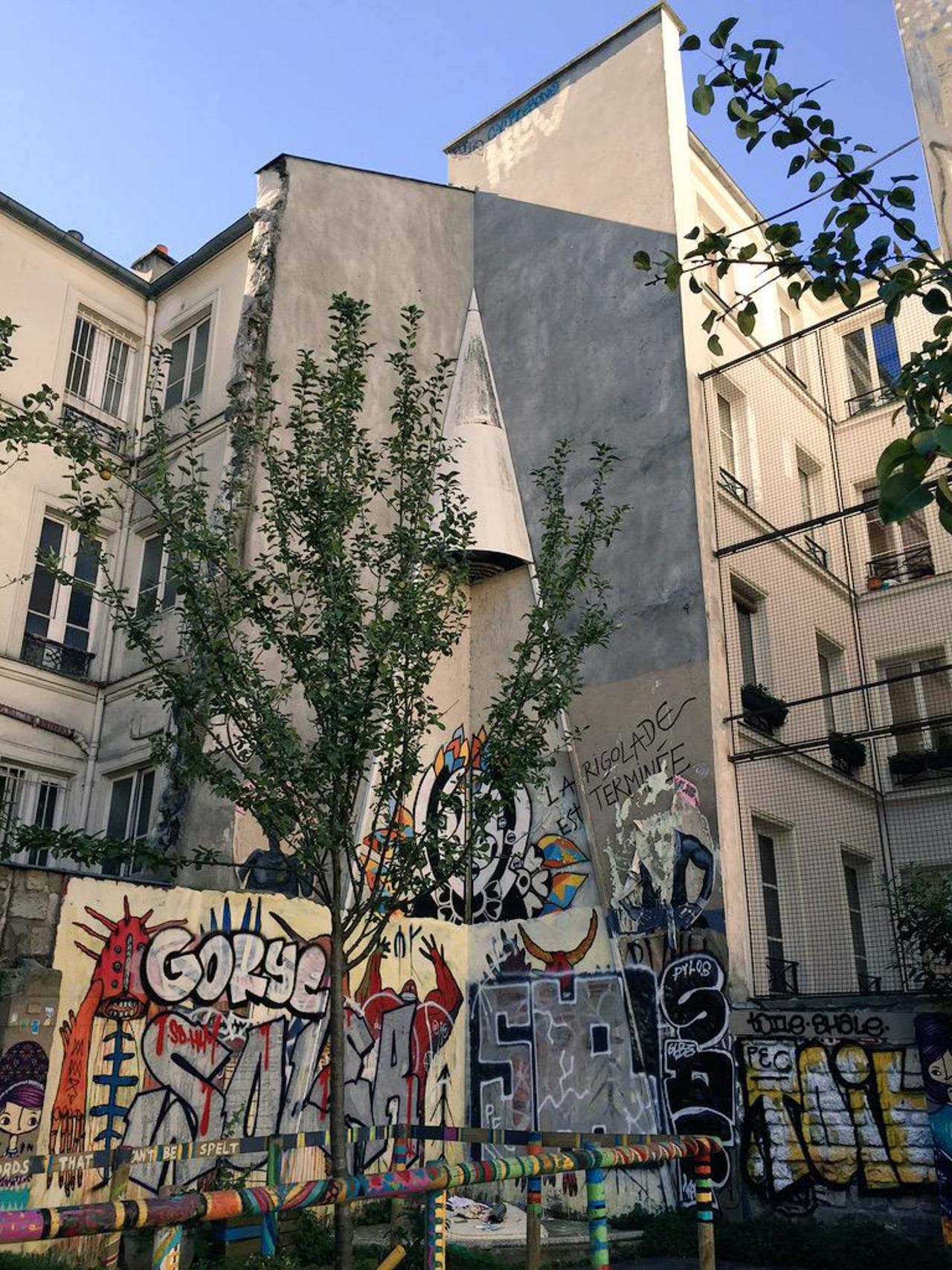 RT @amitakesonparis: Wandered around the #belleville #neighborhood #Paris & stumbled upon this cool #streetart #19eme #graffiti #urbanart http://t.co/l0xfgNbx99