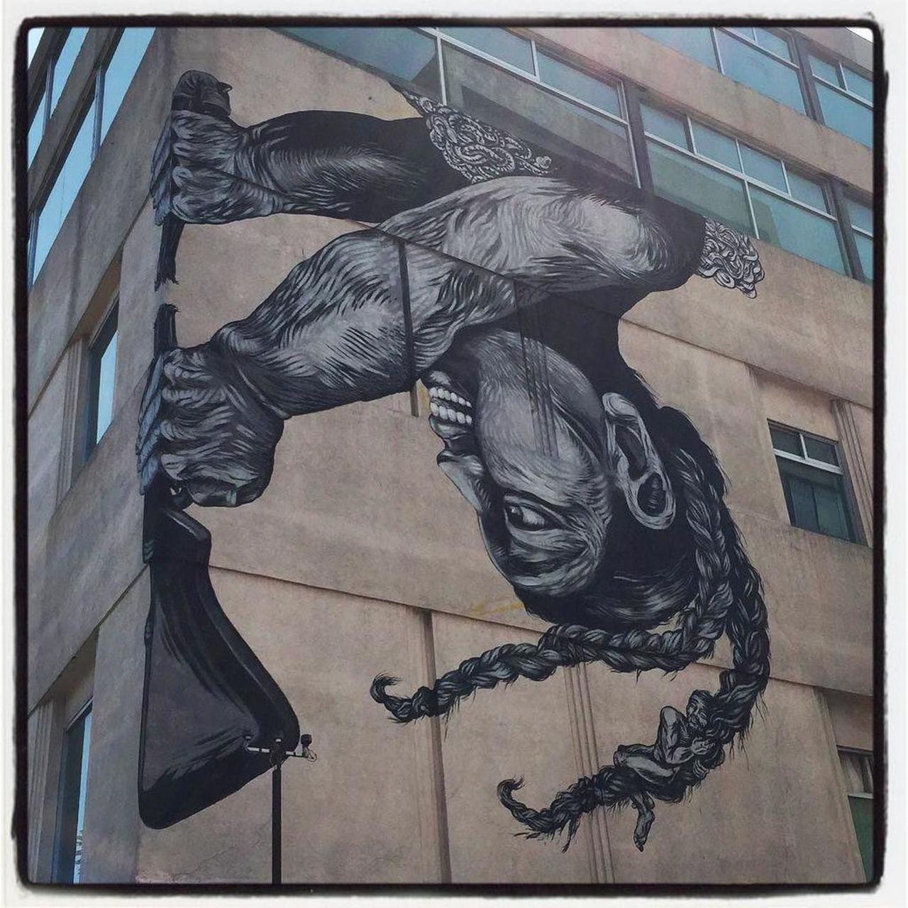 RT @StArtEverywhere: De cabeza. Upside down. #streetart #streetartmexico #arteurbano #art #graffiti by analuisanaluisa http://t.co/B8tVxVczlR