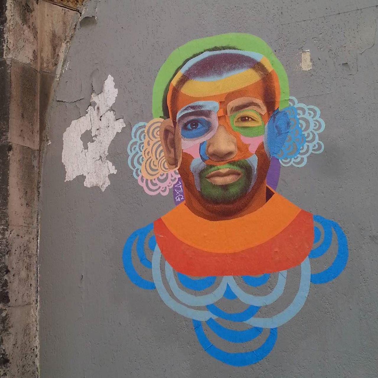 circumjacent_fr: #Paris #graffiti photo by fotoflaneuse http://ift.tt/1K4VP9o #StreetArt http://t.co/a2MDIIqK9n