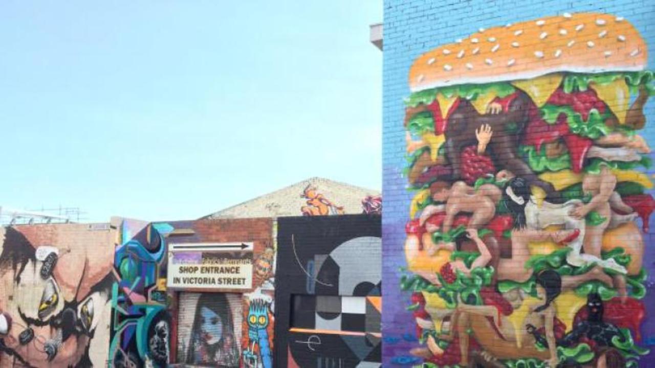 Melbourne’s ‘Kama Sutra burger’ reveals tensions over #streetart & #graffiti
.http://www.news.com.au/lifestyle/home/censor-it-or-take-it-down-melbournes-kama-sutra-burger-reveals-tensions-over-street-art-and-graffiti/story-fneuz6rh-1227566178223
#urbanart http://t.co/sifDyt9lm8