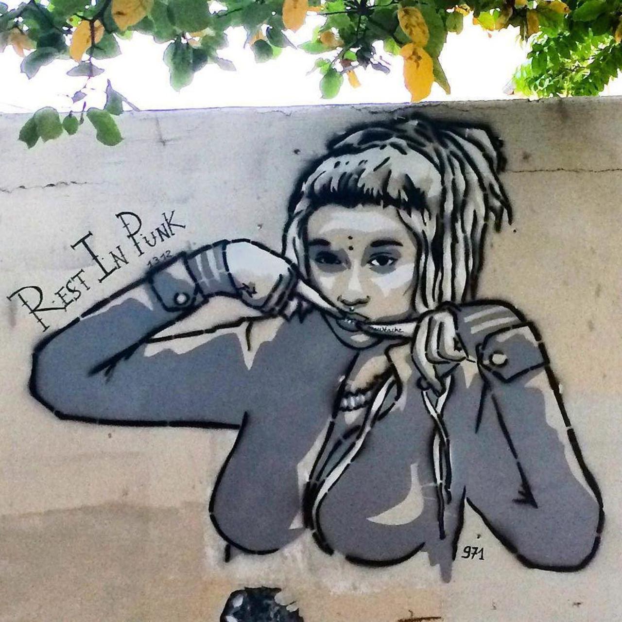 #restinpunk #streetart #streetartparis #parisstreetart #paris13 #ButteAuxCailles #graffiti by benapix http://t.co/ByvqzUDIjV