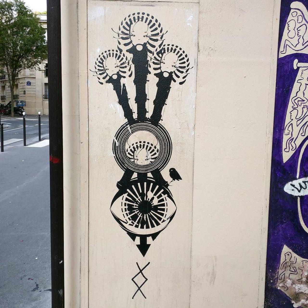 #Paris #graffiti photo by @alphaquadra http://ift.tt/1MvBsIL #StreetArt http://t.co/xcMlhRQPbF
