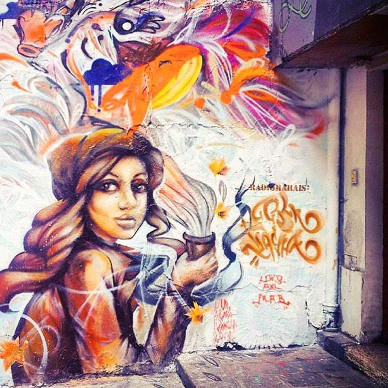 #Paris #graffiti photo by @jeanlucr http://ift.tt/1K6fC8x #StreetArt http://t.co/ZTbaUyGeaj