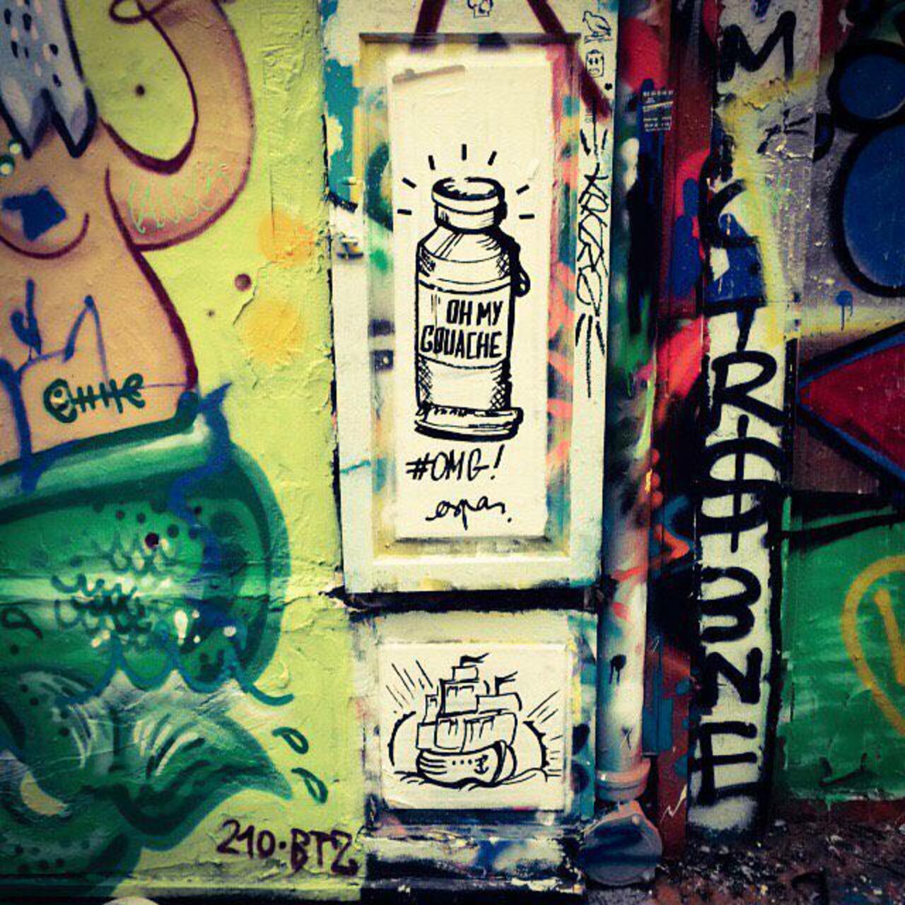 http://ift.tt/1KiqpQt #Paris #graffiti photo by art_by_espa http://ift.tt/1LJhEMV #StreetArt http://t.co/c9X5m8Kymm