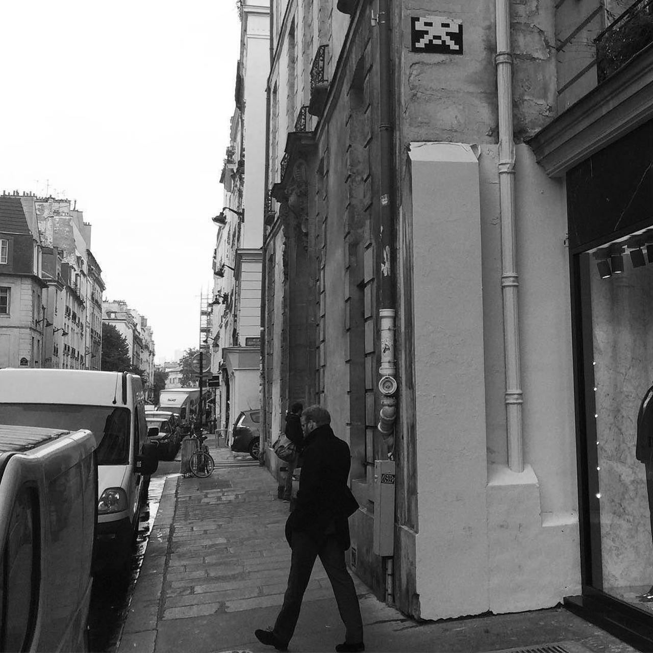#Paris #graffiti photo by @julienvermeulen http://ift.tt/1RFRUWX #StreetArt http://t.co/oSr5TGHiw2