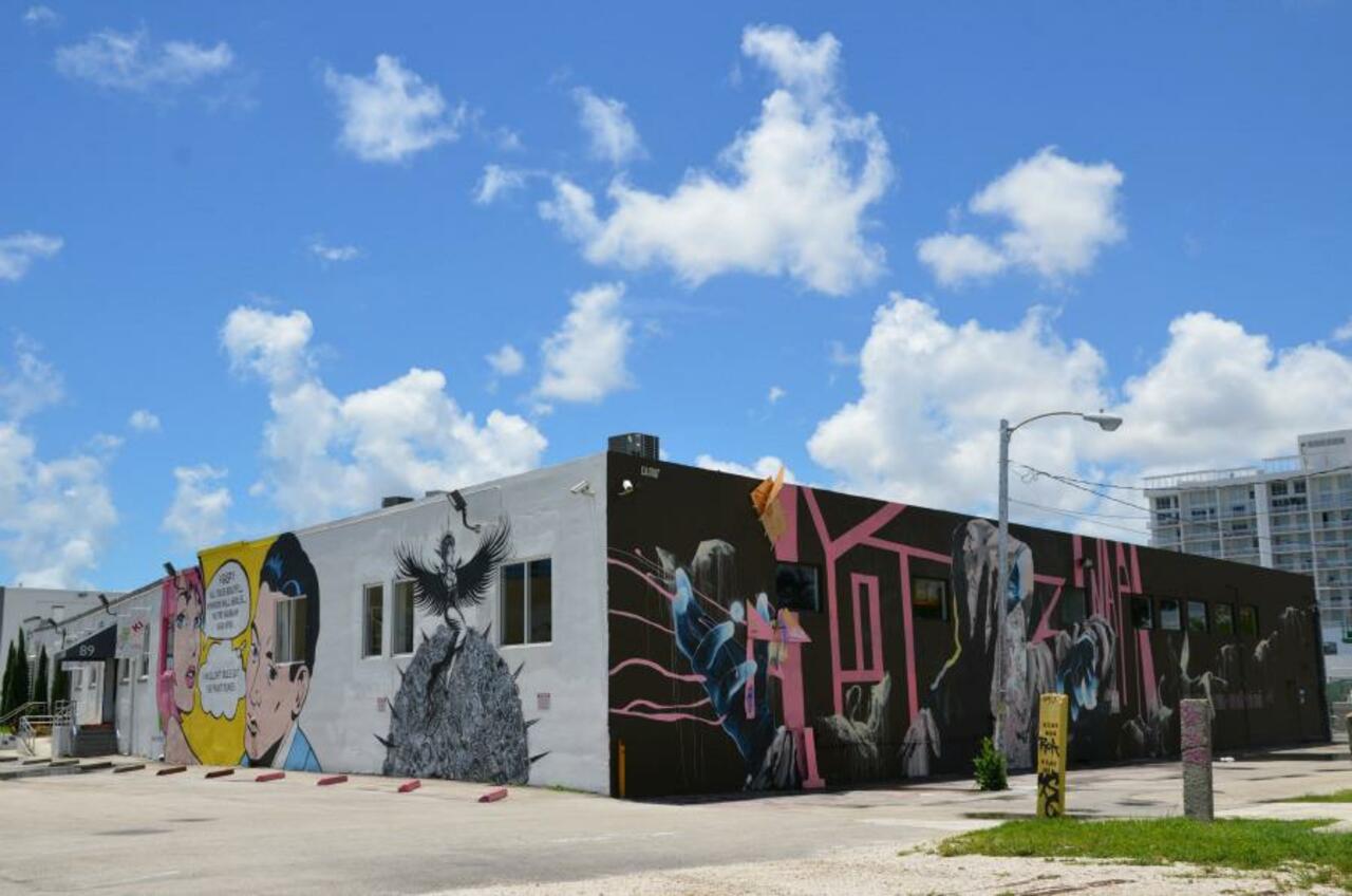 My view of #Miami - always look around the corner in Wynwood #streetart #graffiti https://waheedaharris.wordpress.com/2015/10/14/the-corner-view http://t.co/jNEYNbLEvB