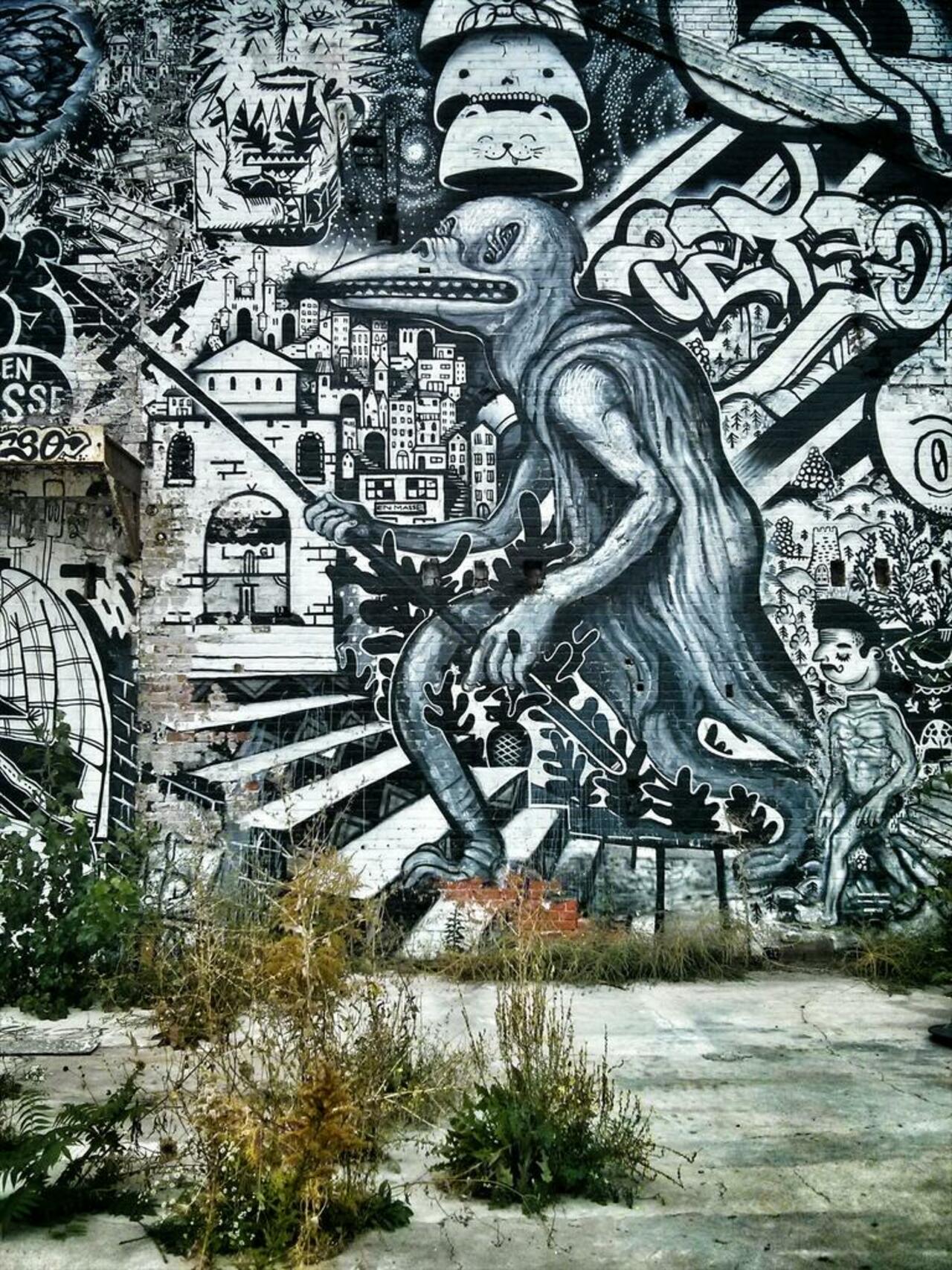 RT @Catjk68: Detail of an amazing work by the En Masse collective, Bathurst Street.
#streetart #graffiti #urbanart http://t.co/uAgYP9is3D