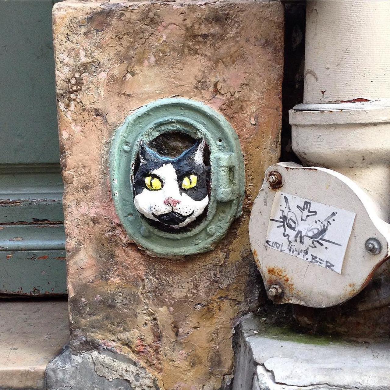 #Paris #graffiti photo by @vgsman http://ift.tt/1MyMRHQ #StreetArt http://t.co/oCvdSDTc00