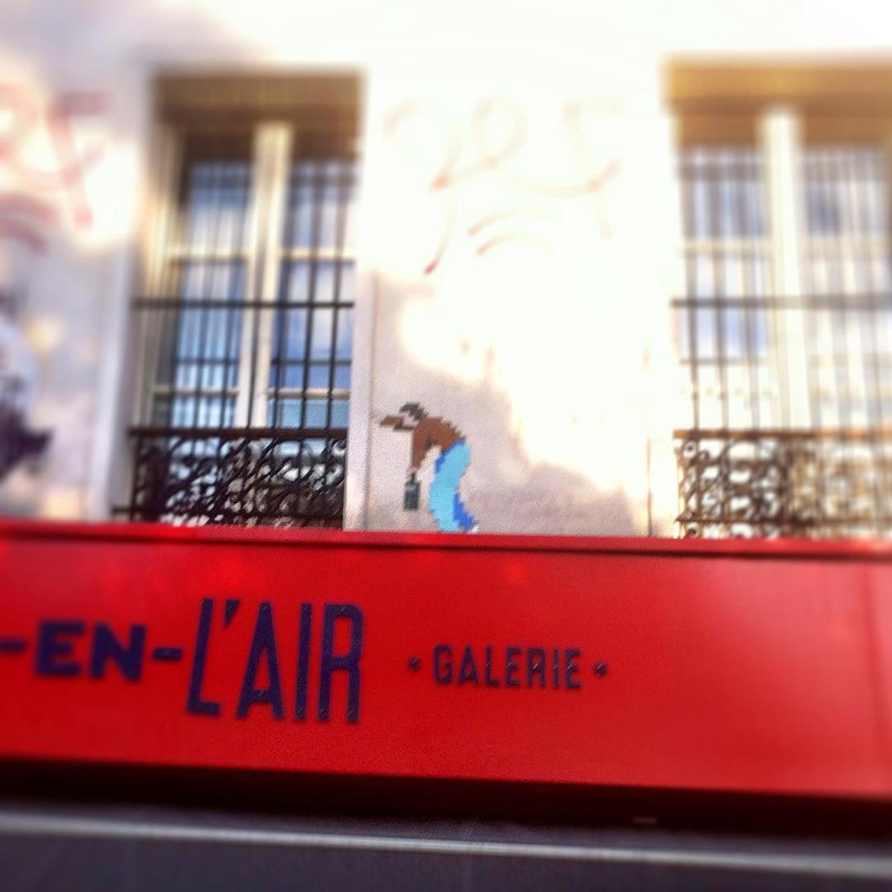 #Paris #graffiti photo by @noamzucker http://ift.tt/1QsxCz3 #StreetArt http://t.co/KaqN6tgN41