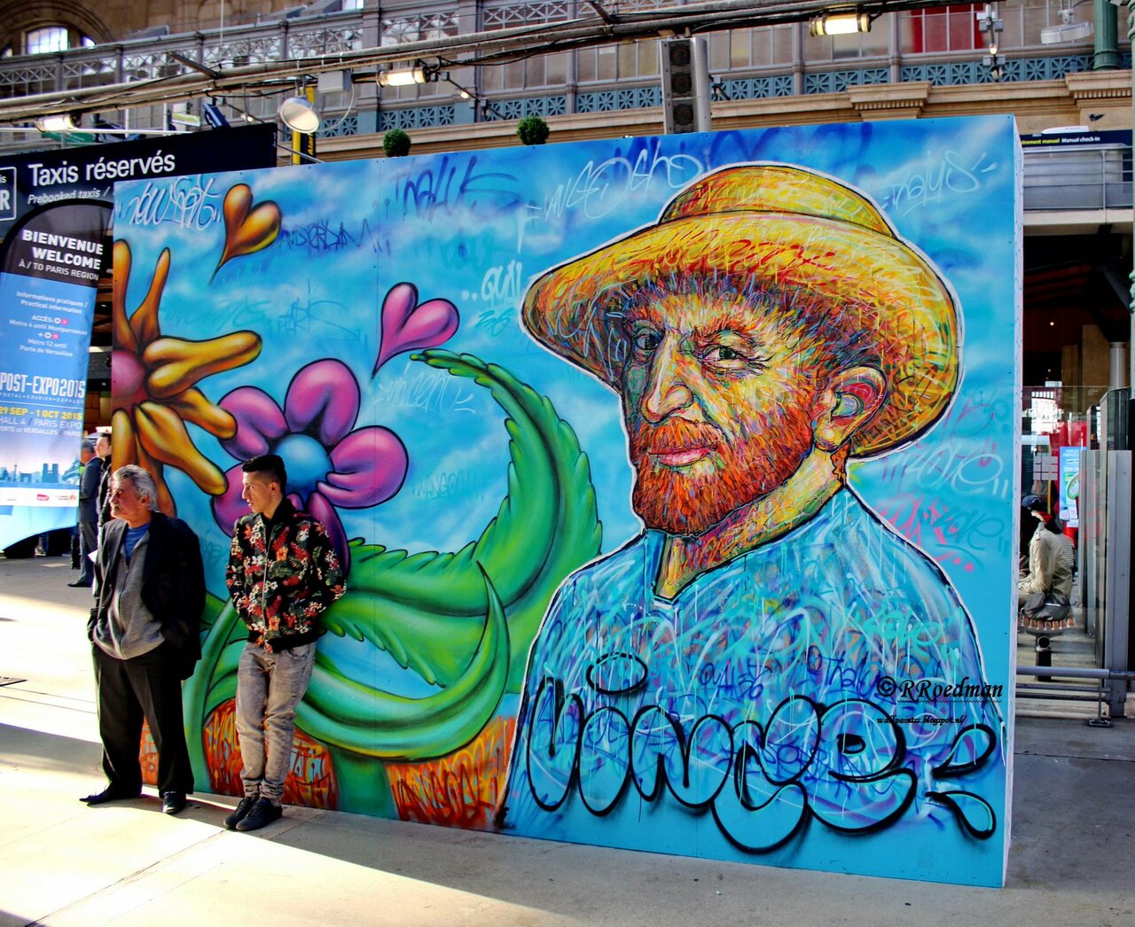 RT @RRoedman: #streetart #graffiti #mural Vincent van Gogh in #Paris Gare du Nord ,2 pics at http://wallpaintss.blogspot.nl http://t.co/sADktzcEbn