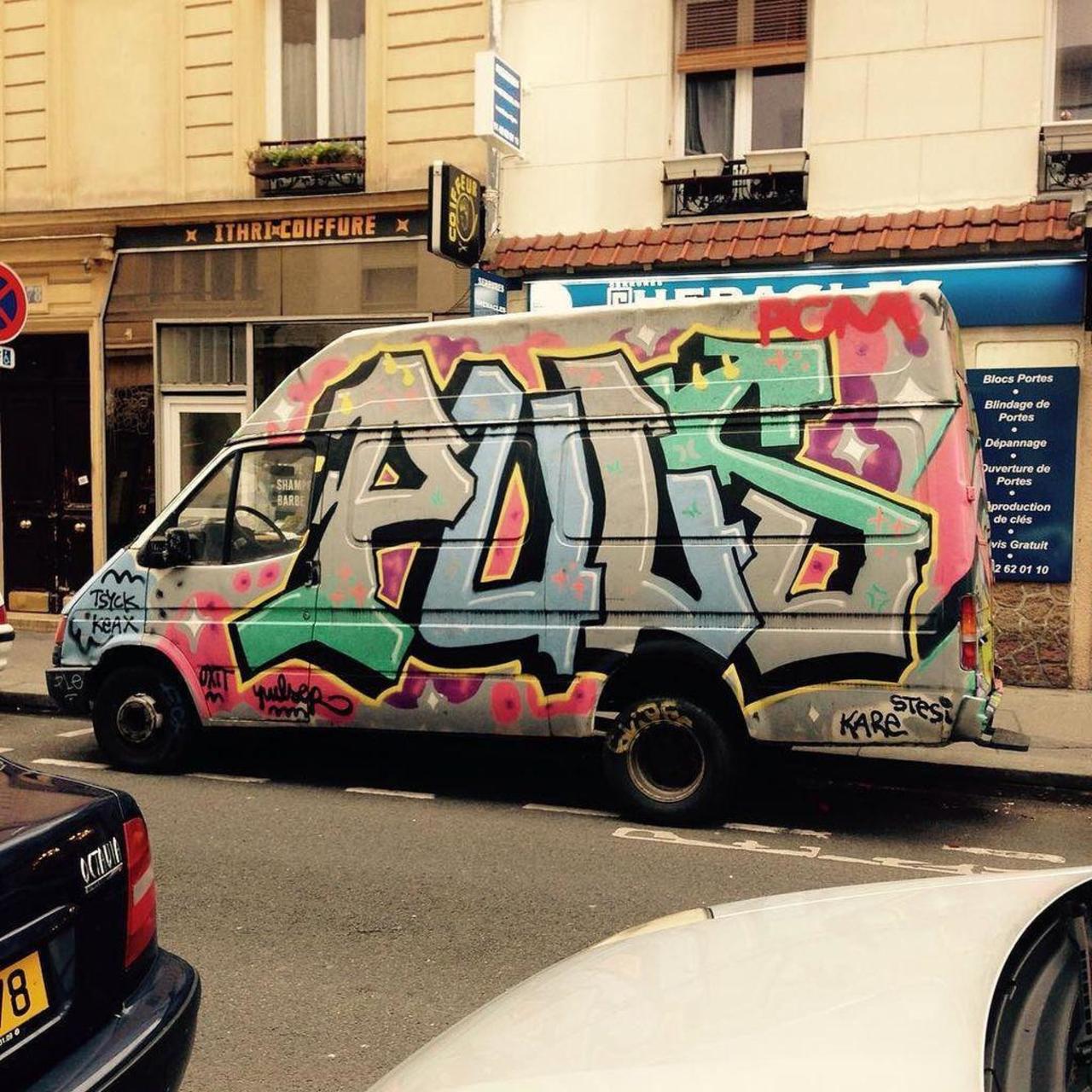 Graf-on-wheels !
#paris #streetart #streetartparis #graffiti #grafittiart #paris18eme by jay_vats_75018 http://t.co/KtebbzhBfg