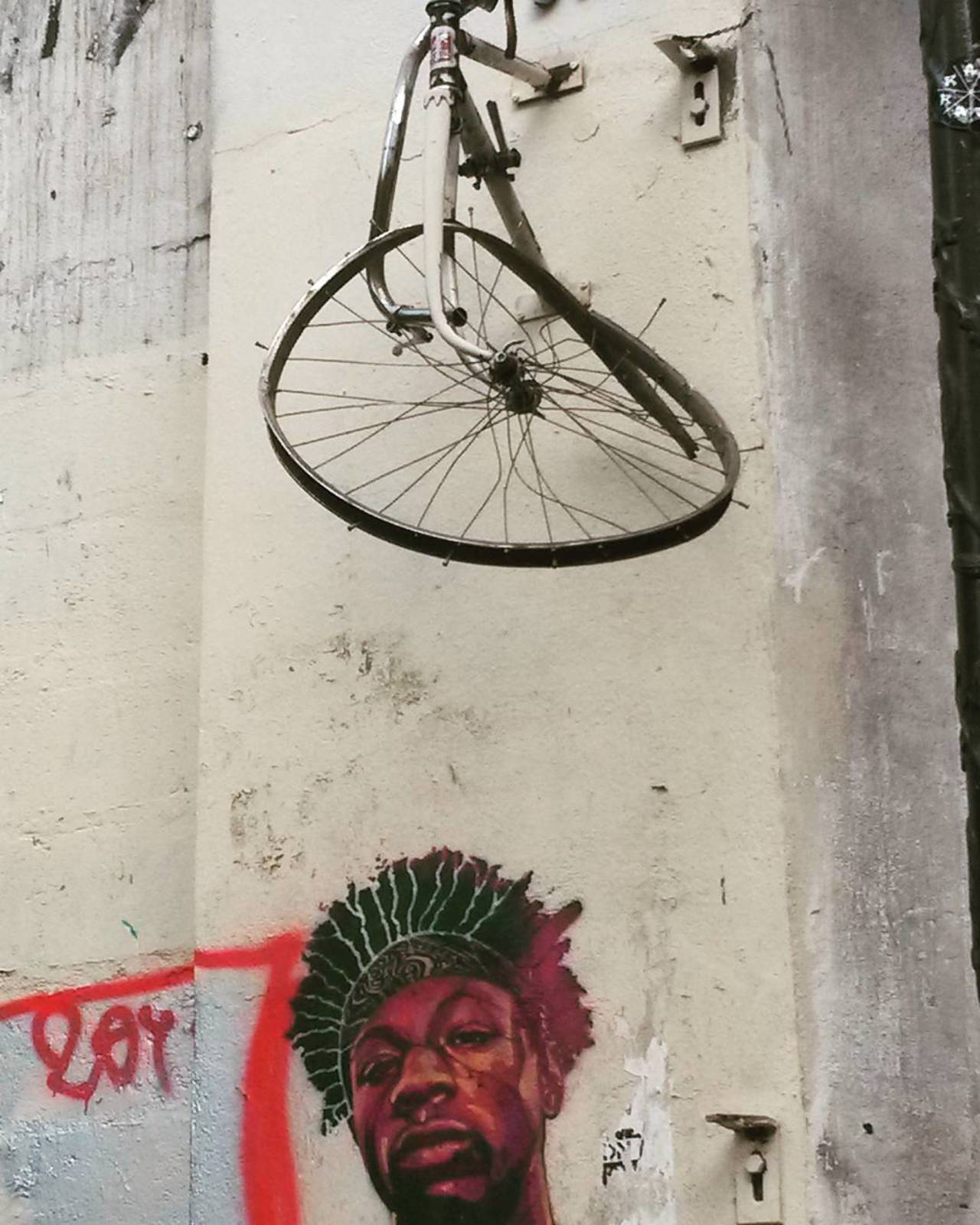 #Paris #graffiti photo by @le_cyclopede http://ift.tt/1OCIlYQ #StreetArt http://t.co/lUyYEWP17B