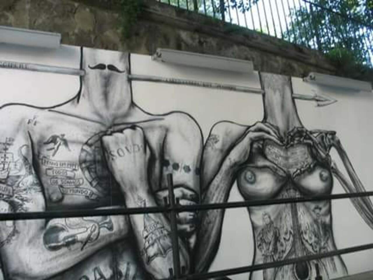 #amazing and #crative #streetart . #inspirational #love #art #city #graffiti #lisbon #walls #craftsatelier #travel http://t.co/Rdw1QzY8RJ