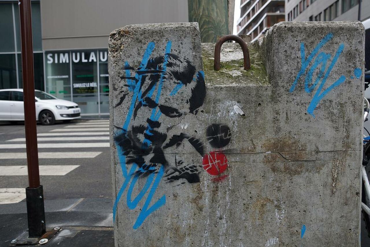 Street Art by anonymous in #Paris-13E-Arrondissement http://www.urbacolors.com #art #mural #graffiti #streetart http://t.co/Yo74r5TJwM