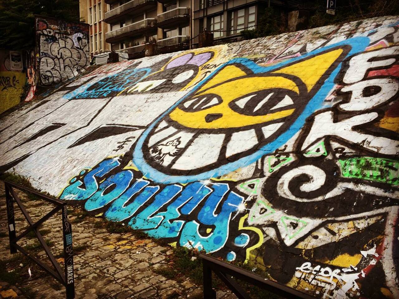 #Paris #graffiti photo by @allaboutparisandbeyond http://ift.tt/1MvqM8u #StreetArt http://t.co/Z2HNODm615