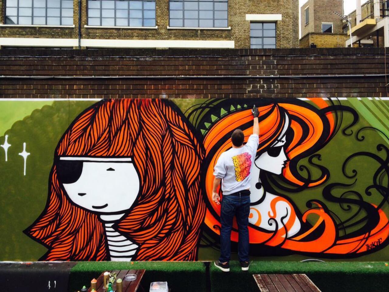 New CoLab from yesterday withy pal @kid_acne @monikerprojects @MontanaCansUK @trumanbrewery #streetart #graffiti http://t.co/UIx46ItN9z