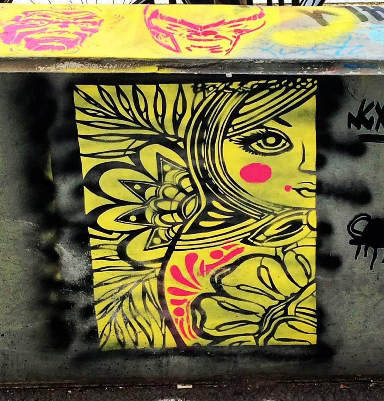 #Paris #graffiti photo by @julosteart http://ift.tt/1Pqe94I #StreetArt http://t.co/YQn2fRgw2q