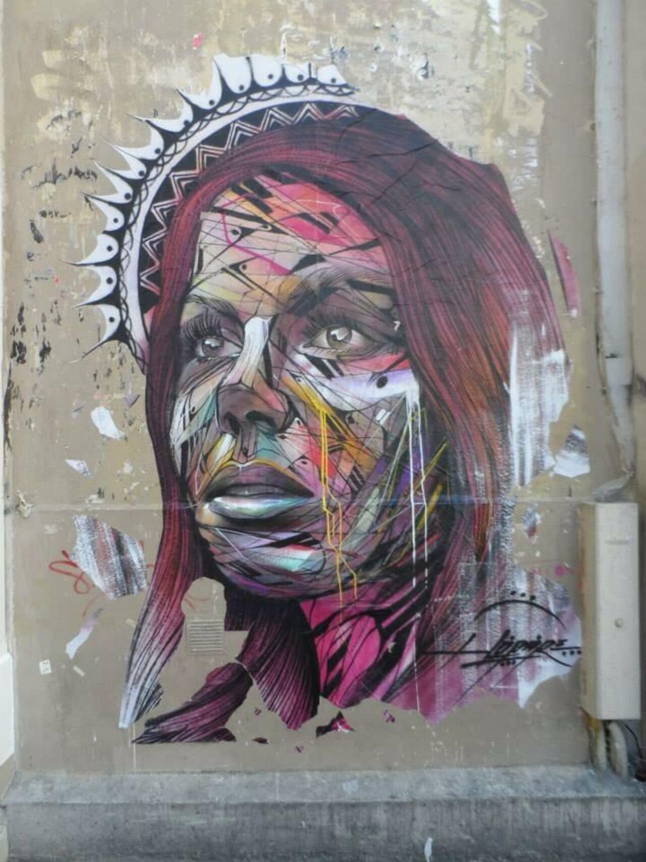 Artist Hopare new signature Street Art portrait located in Paris, France #art #mural #graffiti #streetart http://t.co/gofyMB52lP