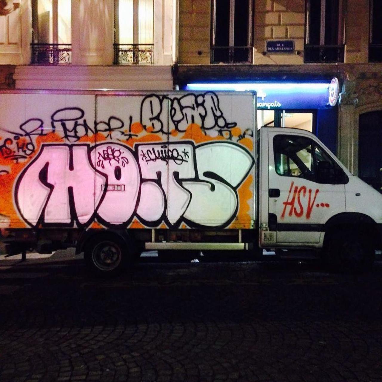 Graf-on-wheels... at night !
#paris #paris18eme #parisbynight #streetart #streetartparis #graffiti #grafittiart by … http://t.co/vUuyyc0Zah