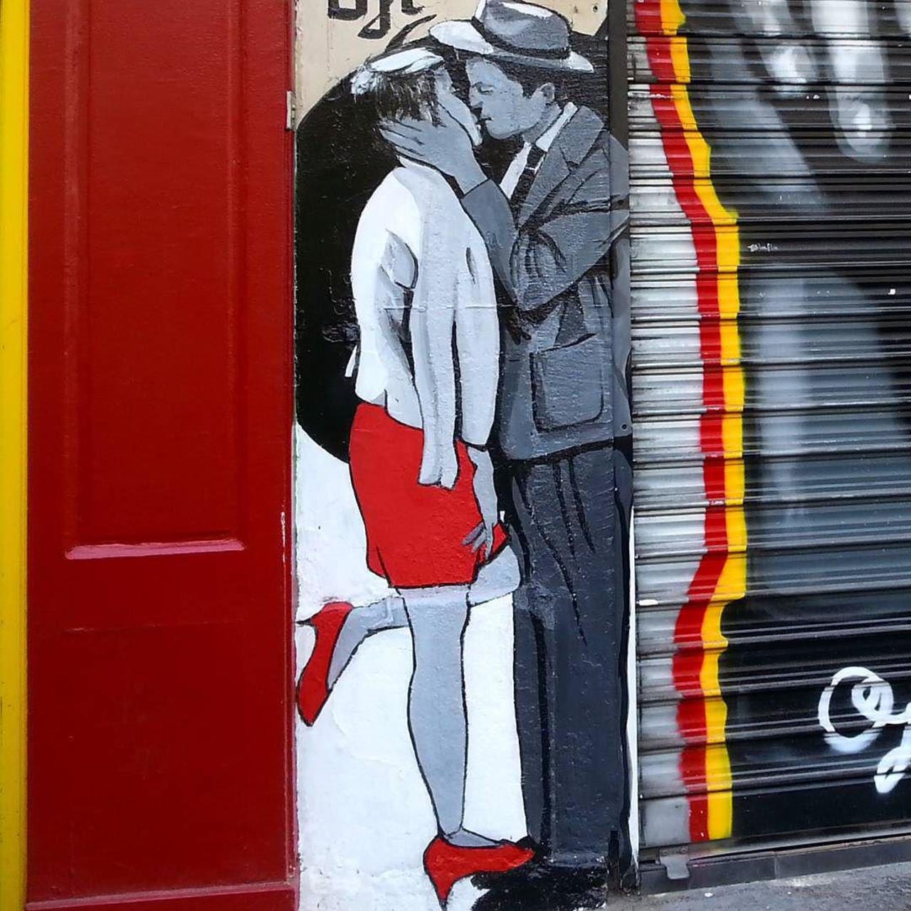 #Paris #graffiti photo by @fotoflaneuse http://ift.tt/1ZP6EIf #StreetArt https://t.co/uA3THjKYKm