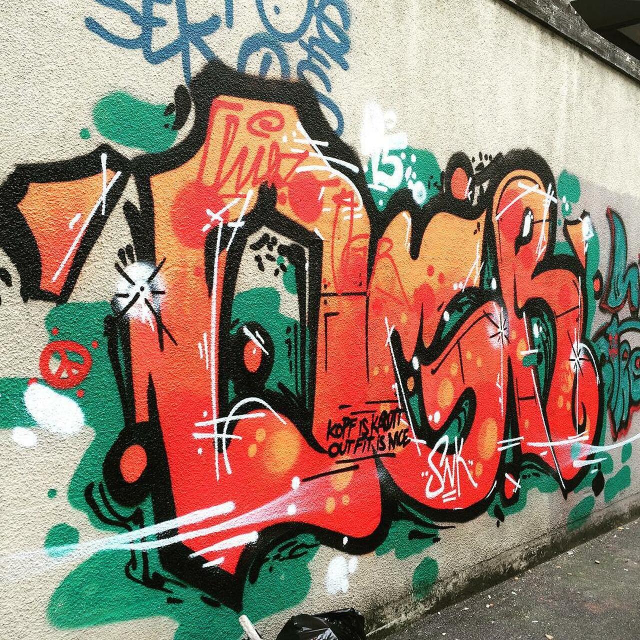 #Paris #graffiti photo by @elricoelmagnifico http://ift.tt/1MyGjo4 #StreetArt https://t.co/bwy6XgyQM6