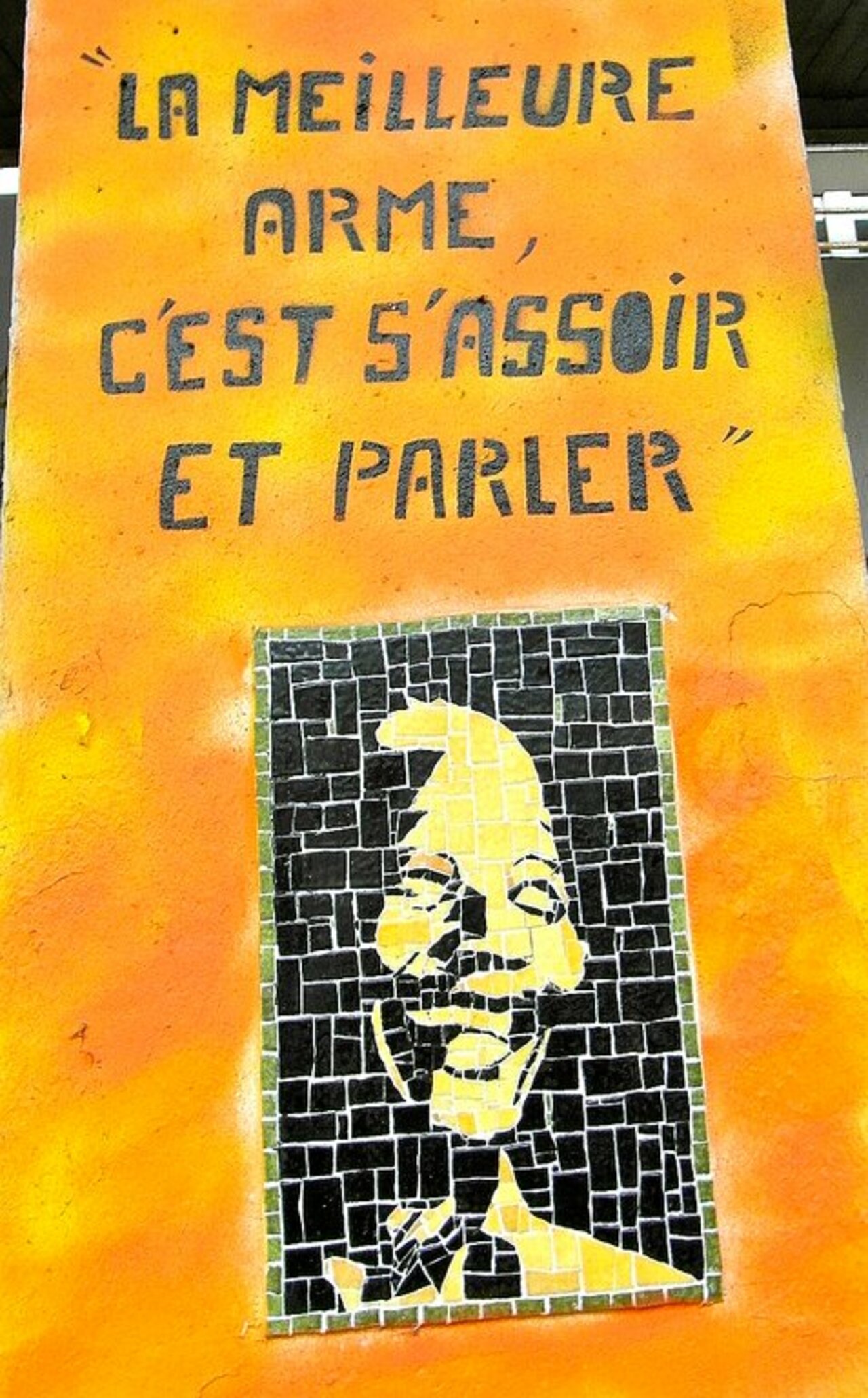 Street Art by anonymous in #Vitry-sur-Seine http://www.urbacolors.com #art #mural #graffiti #streetart https://t.co/VoIIdLGVu9