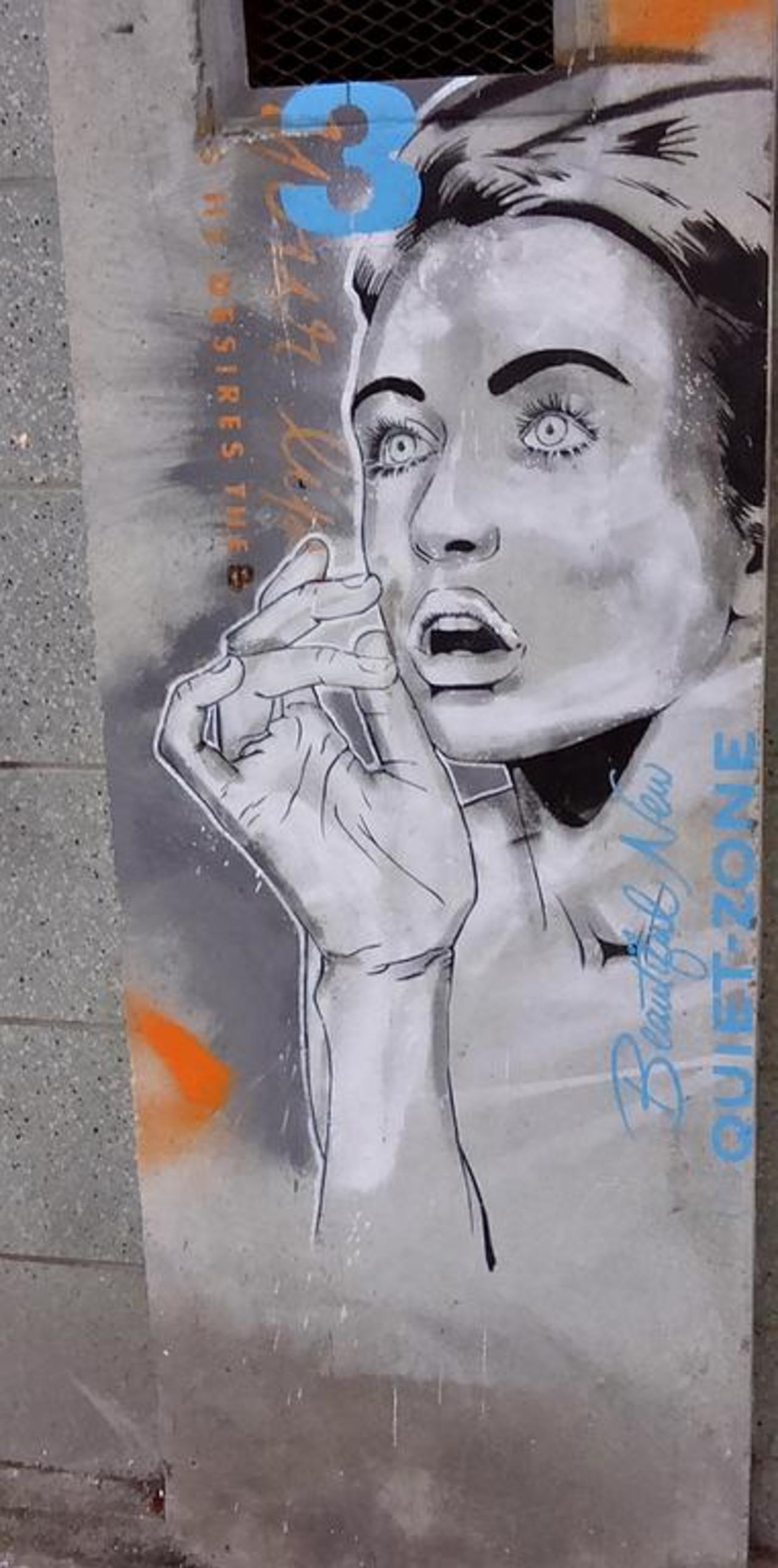 Street Art by anonymous in #Vitry-sur-Seine http://www.urbacolors.com #art #mural #graffiti #streetart https://t.co/1j98xrGH8E