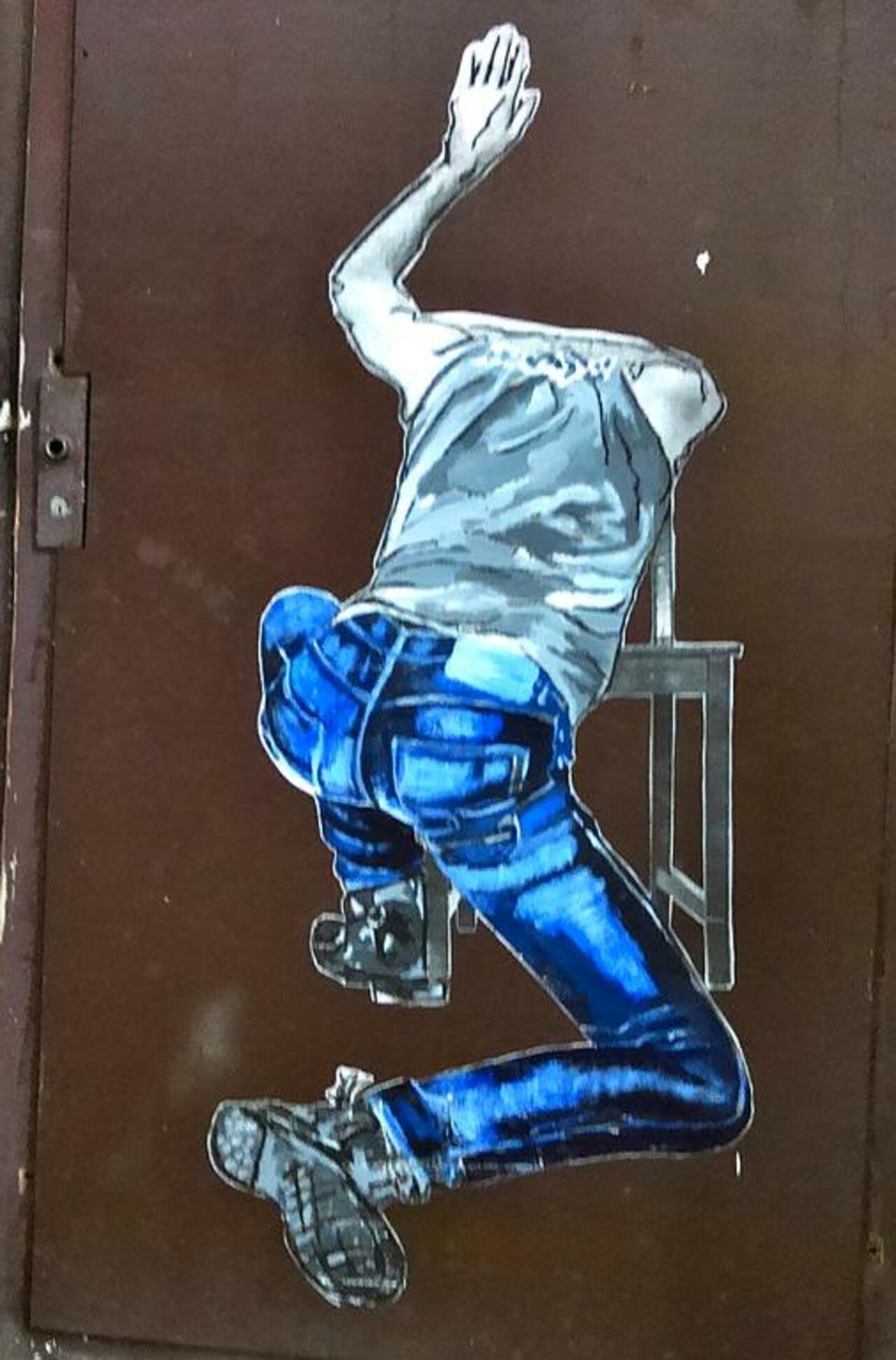 Street Art by anonymous in #Vitry-sur-Seine http://www.urbacolors.com #art #mural #graffiti #streetart https://t.co/tvTBHQvQx5