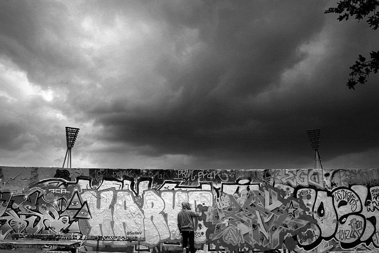 #graffiti #art part2 at the #berlinwall with #artist @OhamGraffiti #Teheran #streetart #Berlin #streetphotography https://t.co/rYqK2kCkbc