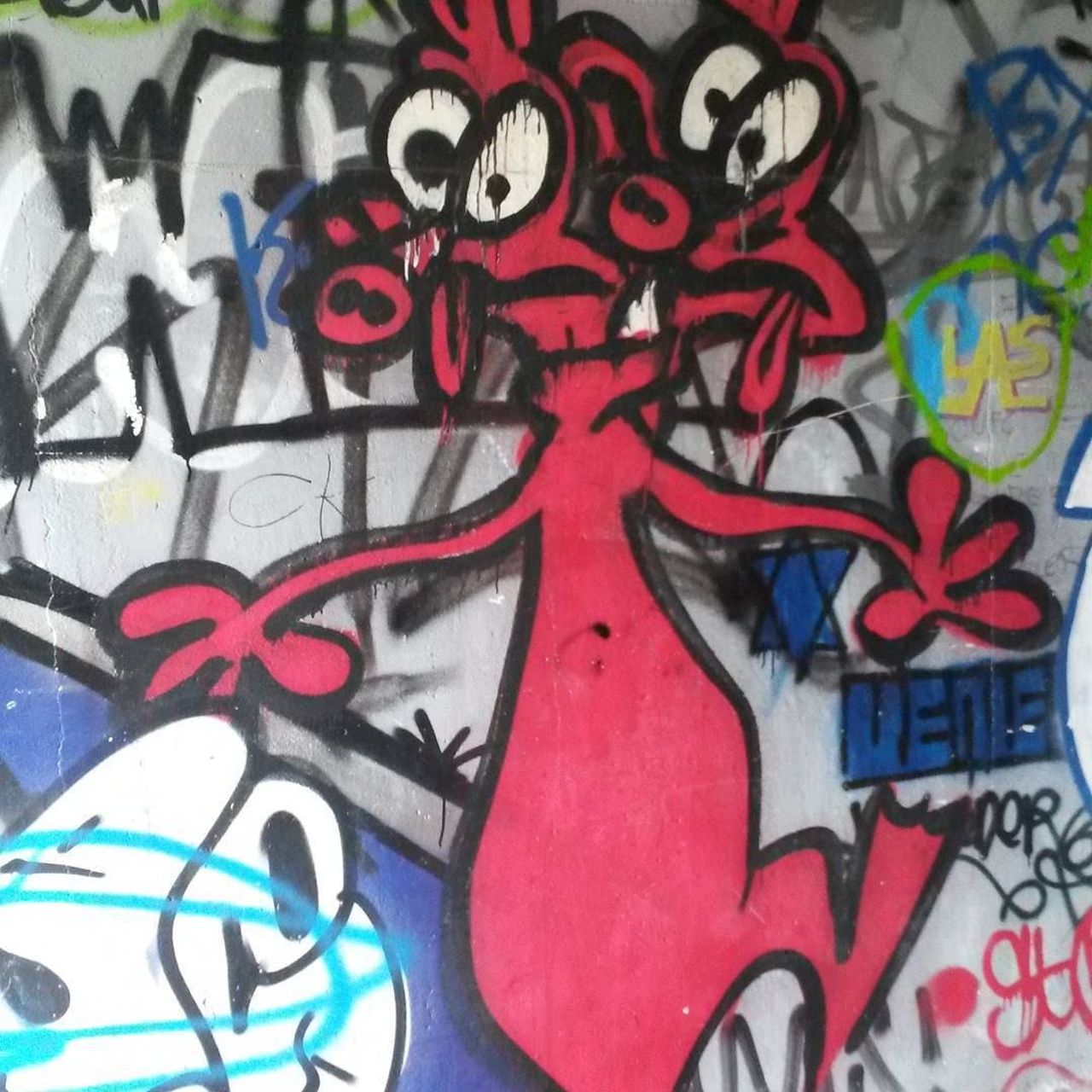 #Paris #graffiti photo by @le_cyclopede http://ift.tt/1Xiz5vU #StreetArt https://t.co/wb2JePO0df