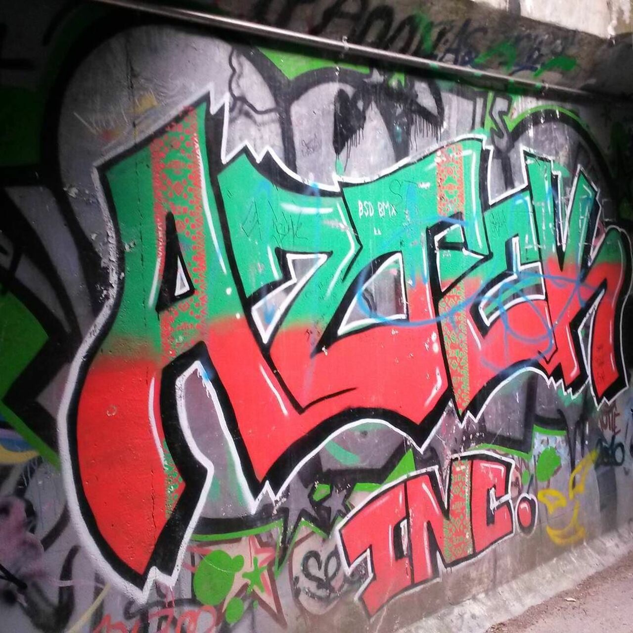 #Paris #graffiti photo by @le_cyclopede http://ift.tt/1M60nh7 #StreetArt https://t.co/0zVRM7OSAX