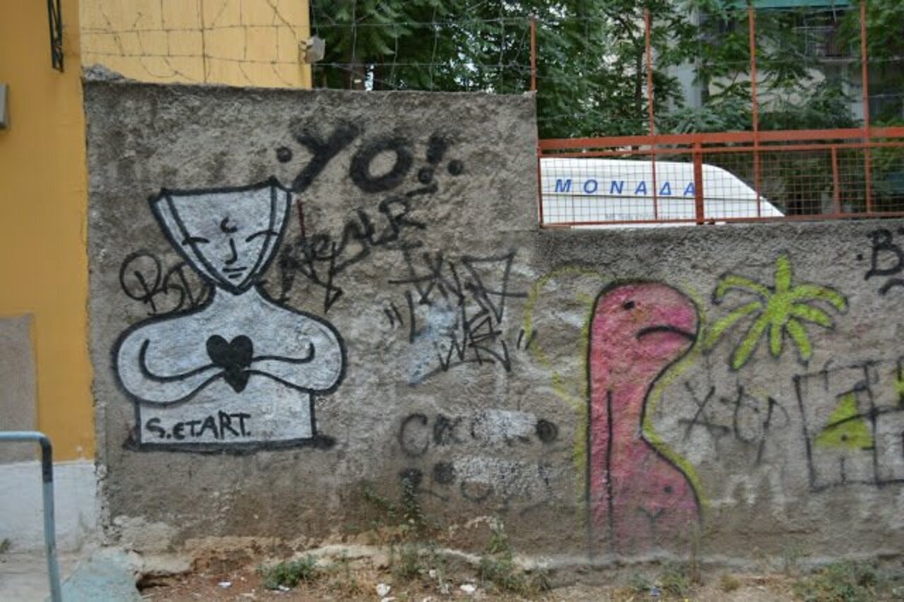 21/10/15, Επίκουρου 27 Αθήνα - 2 φωτό #art #streetart #graffiti #Athens If you want to see… http://ift.tt/1mxu95z https://t.co/3s7TUb3LyE
