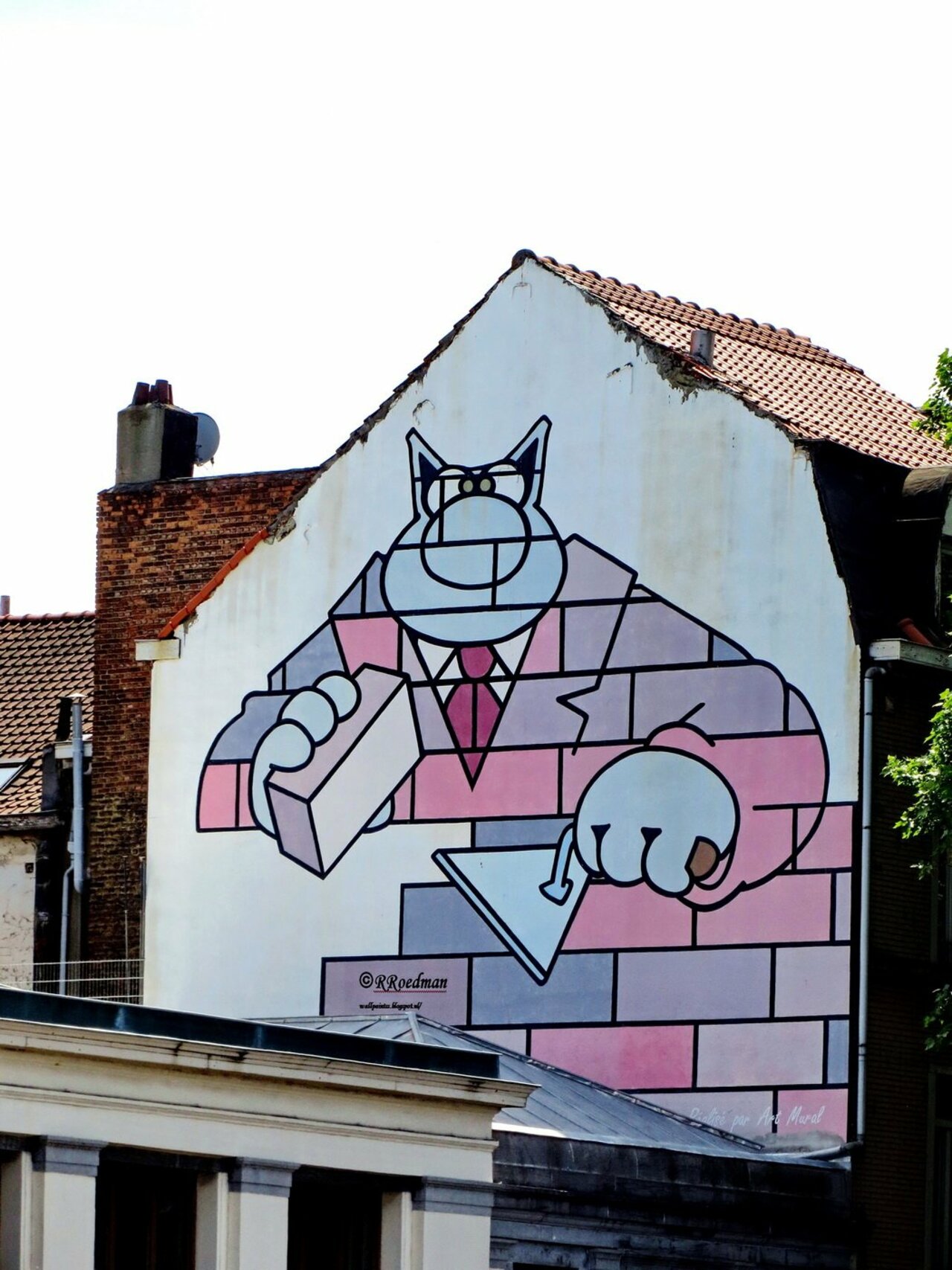 RT @RRoedman: #streetart #graffiti #mural #cartoon in #Brussel from #Geluck de kat ,2 pics at http://wallpaintss.blogspot.nl https://t.co/FuZutb8LWV
