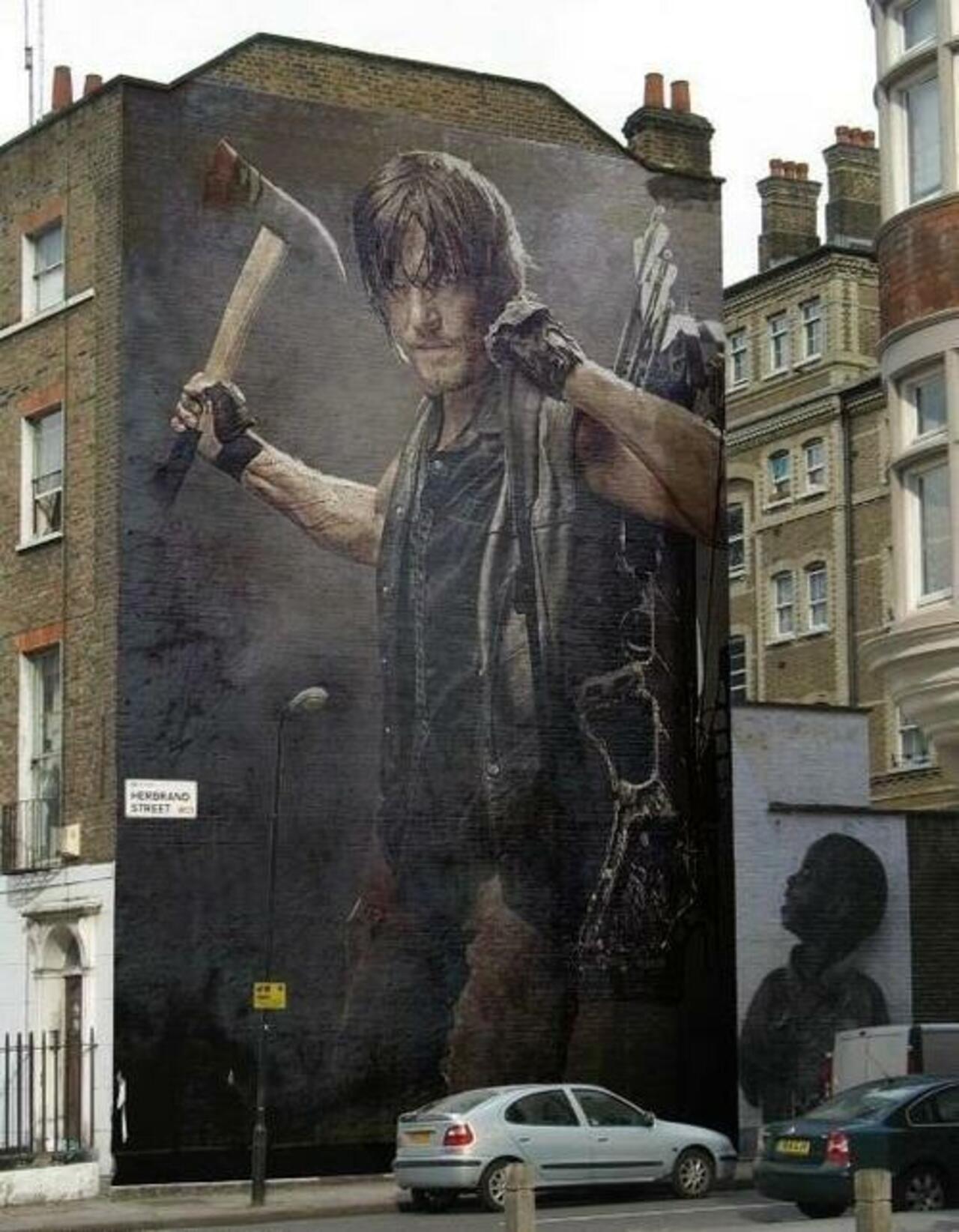 RT @streetartersite: @WalkingDead_AMC Huge #DarylDixon #mural in #London #Uk #TheWalkingDead #streetart #graffiti http://www.streetarter.com http://t.co/TorsylTUrK